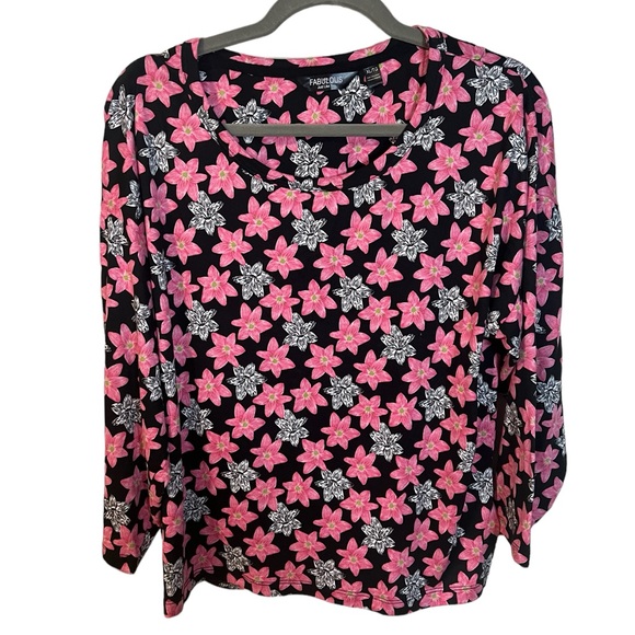 A pair of Fabulous floral pajama set  in size extra large - Picture 6 of 10